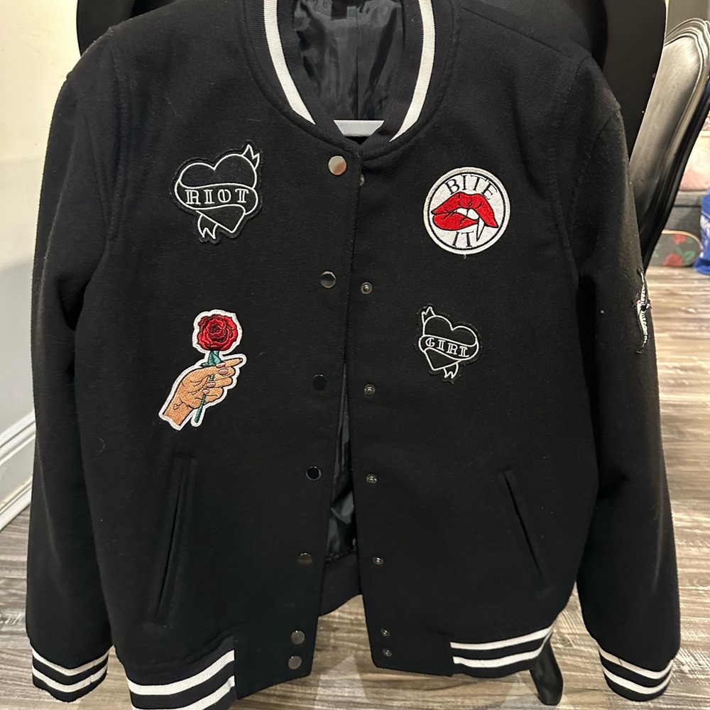 Women bomber jacket with patches, great condition